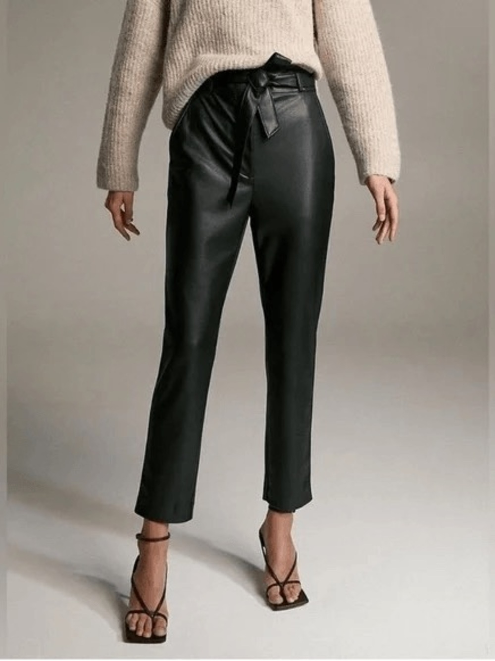 Aritzia Babaton vegan belted black noir pants size 4